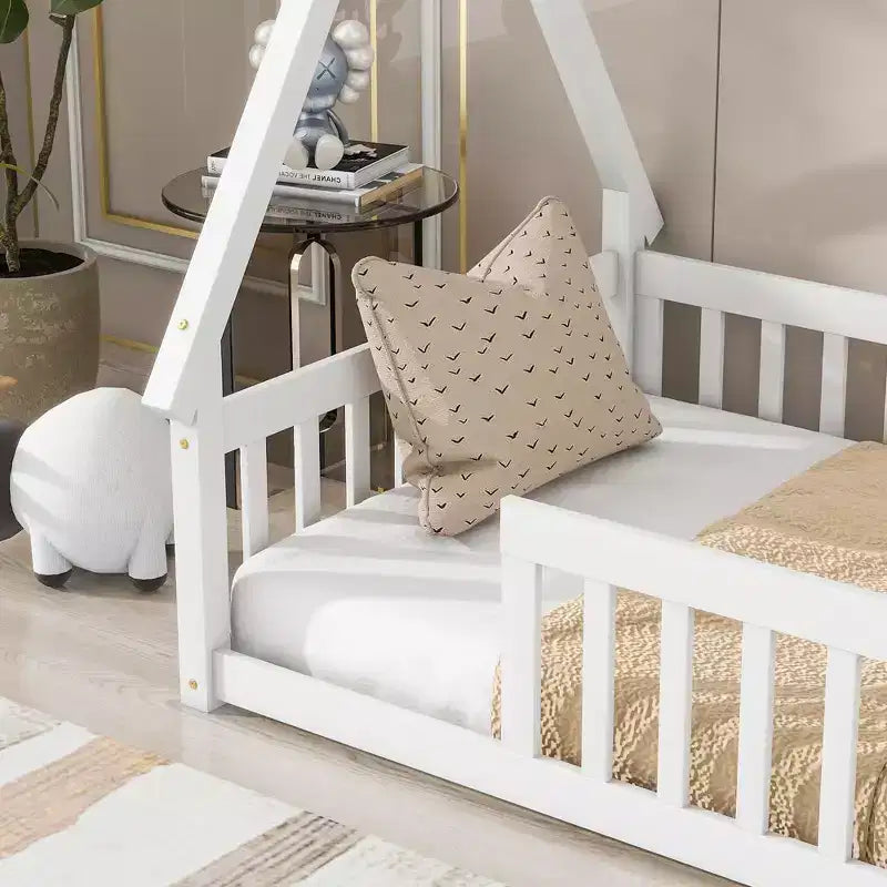 Letto a pavimento a forma di tenda doppia con spondine di sicurezza bianco