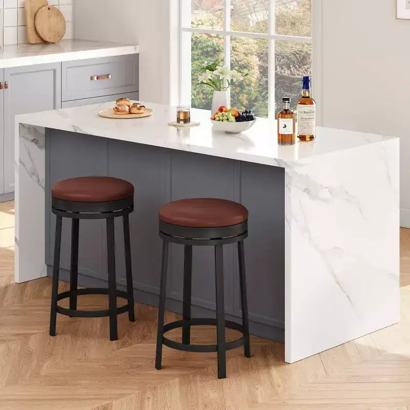 Sgabelli da Bar Girevoli a 360° Set da 2, Sgabelli da Bancone Alti 61 cm con Poggiapiedi, Rivestimento in Pelle PU e Struttura in Metallo per Cucina, Sala da Pranzo, Marrone