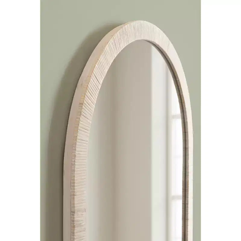 Specchio da parete ad arco incorniciato Kate e Laurel Rahfy, bianco, 28x32