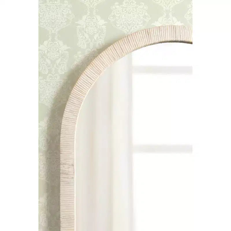 Specchio da parete ad arco incorniciato Kate e Laurel Rahfy, bianco, 28x32